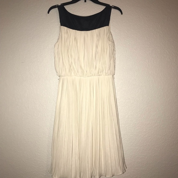 Never worn dress - Picture 3 of 3